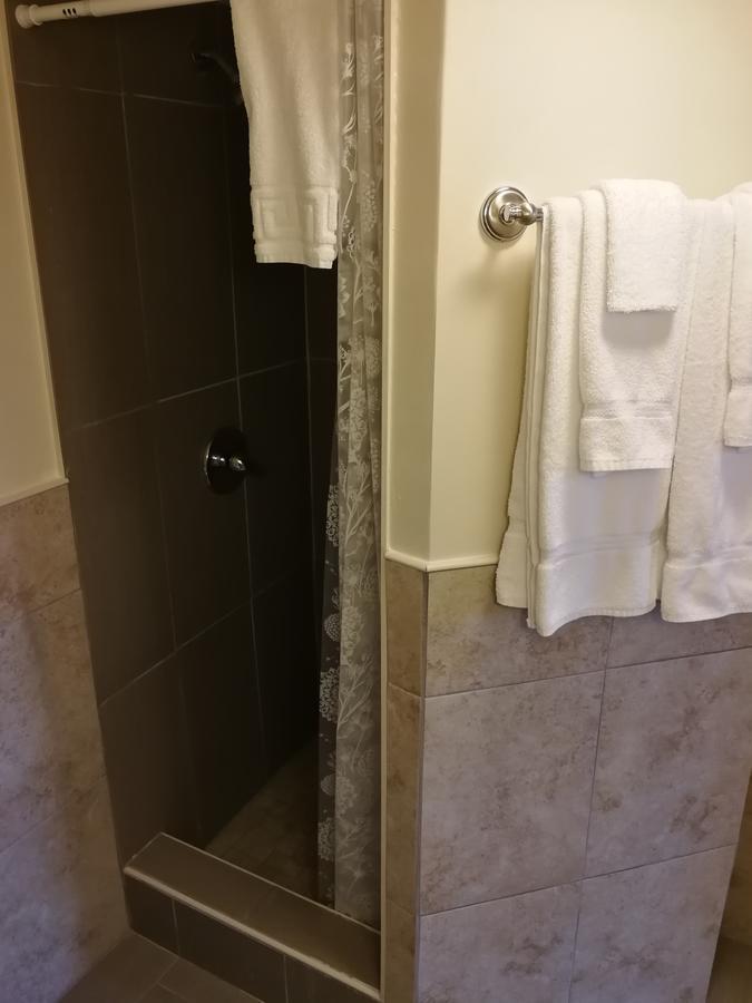 Pine View Motel 2*