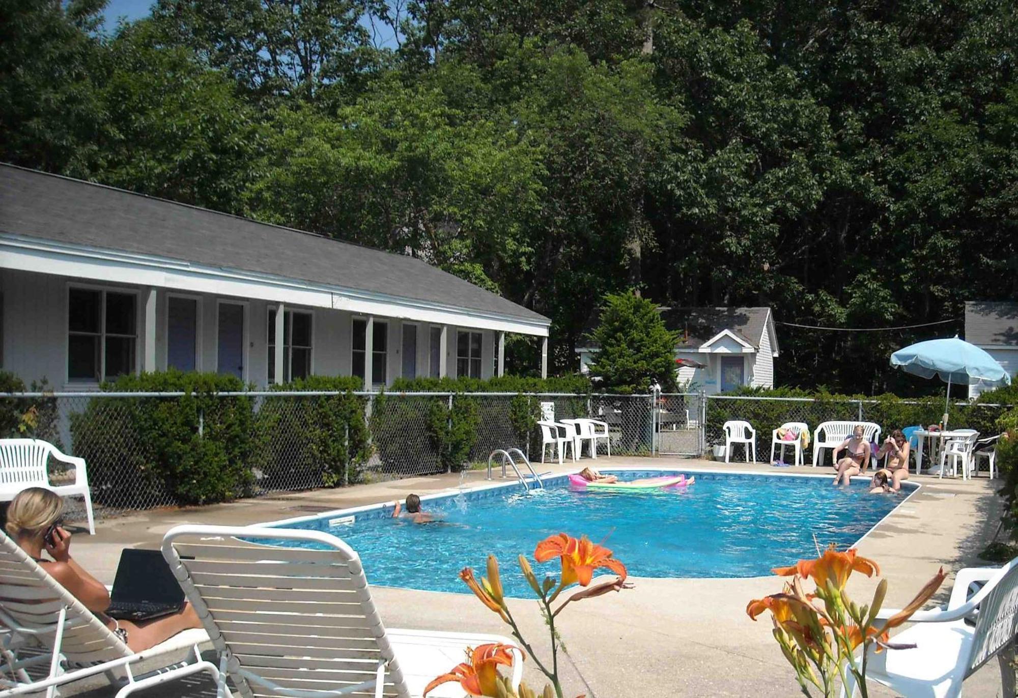 Pine View Old Orchard Motel 2*